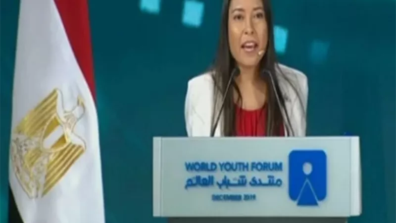 اول كابتن طيار بدون ذراعين في منتدى الشباب : ولدت بعيب خلقي ولكنني واجهت التحديات