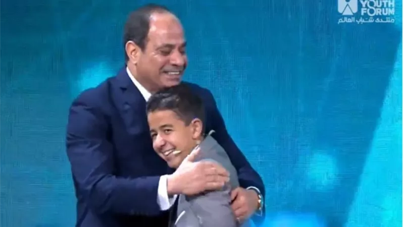 الرئيس يصافح الطفل زين محارب السرطان