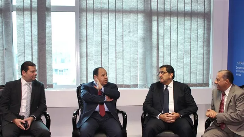 وزير المالية: استراتيجية متكاملة للتواصل الفعَّال مع المجتمع الضريبي