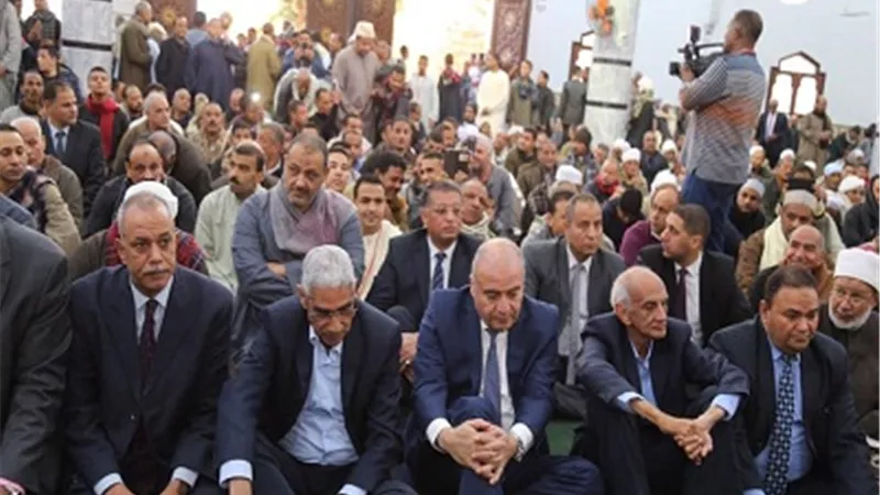 محافظ قنا والنائب خالد خلف الله يفتتحان مسجد عكاشة بنجع حمادي