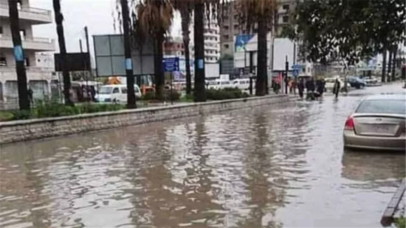سيول ورياح عاتية تغرق عشرات آلاف المنازل بالظلام فى فرنسا