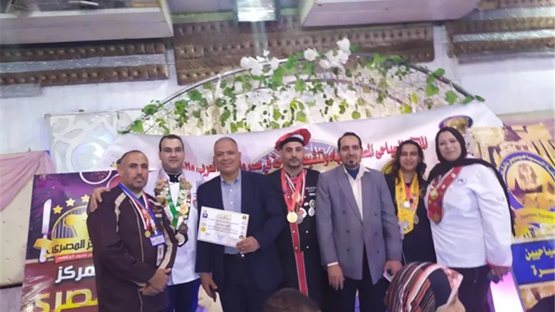 نقيب السياحيين .يكرم شيفات مصر