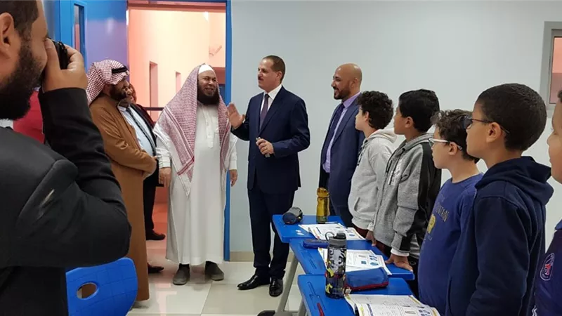 العزازي يتفقد مدارس مسار المنهج المصري بالرياض