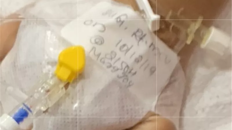 اعلامية شهيرة تطلب الدعاء لابنها.. صورة