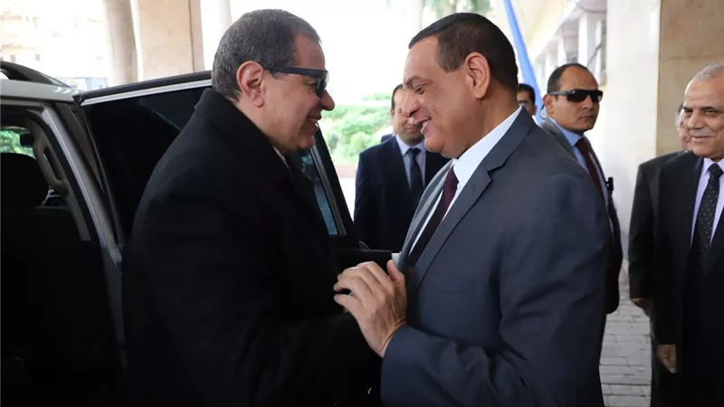 محافظ البحيرة يستقبل 
