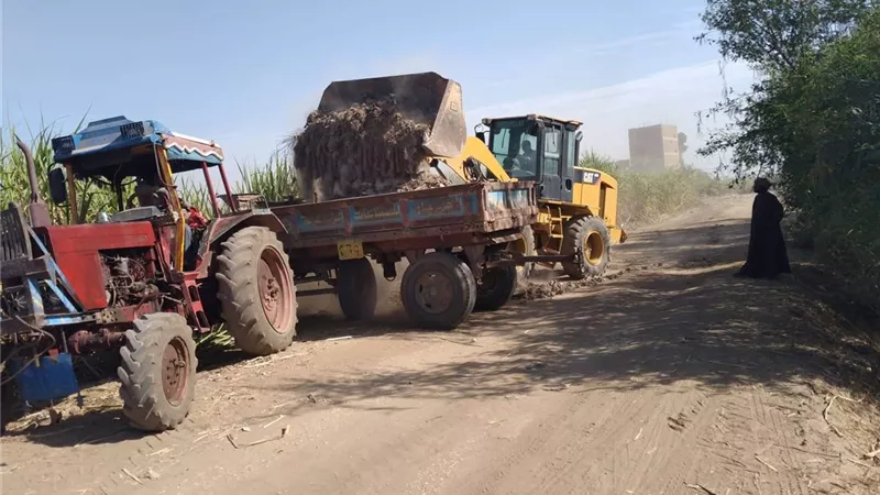 رفع 45 طن مخلفات بقرية الضبعية غرب الأقصر