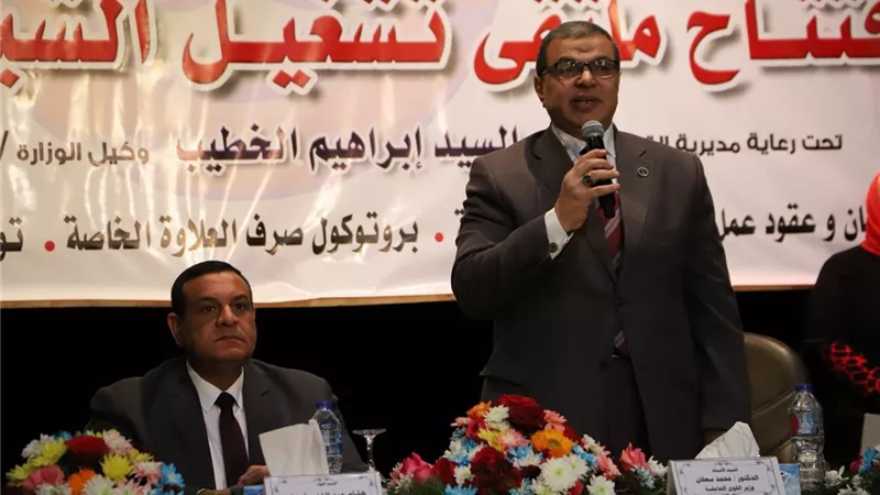 توقيع 36 اتفاقية عمل بصرف علاوة خاصة 10% لـ 6556 عاملا بالبحيرة