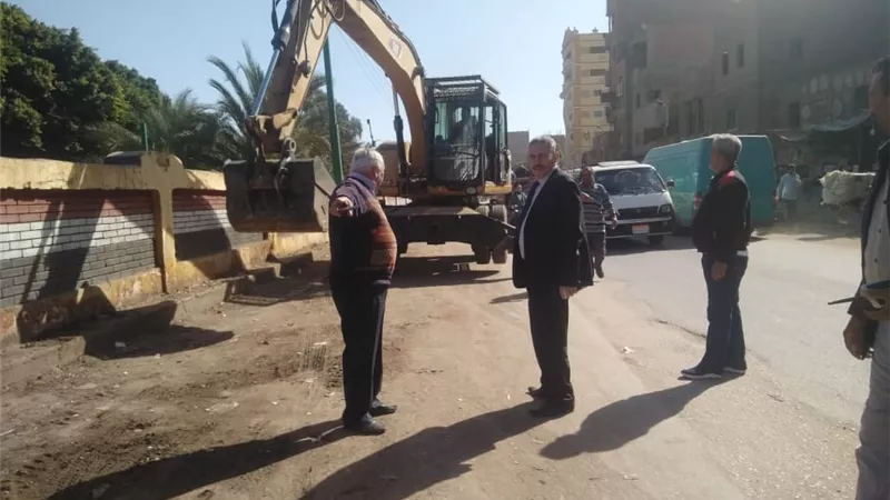رفع المخلفات من مدخل قرية كوم أبو شيل بأبنوب