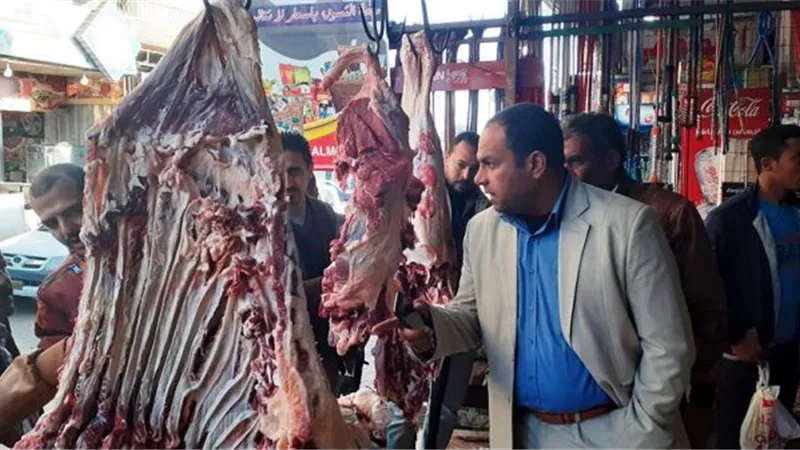 إعدام 717 كيلو جرام لحوم غير صالحة للاستهلاك بسوهاج.. صور