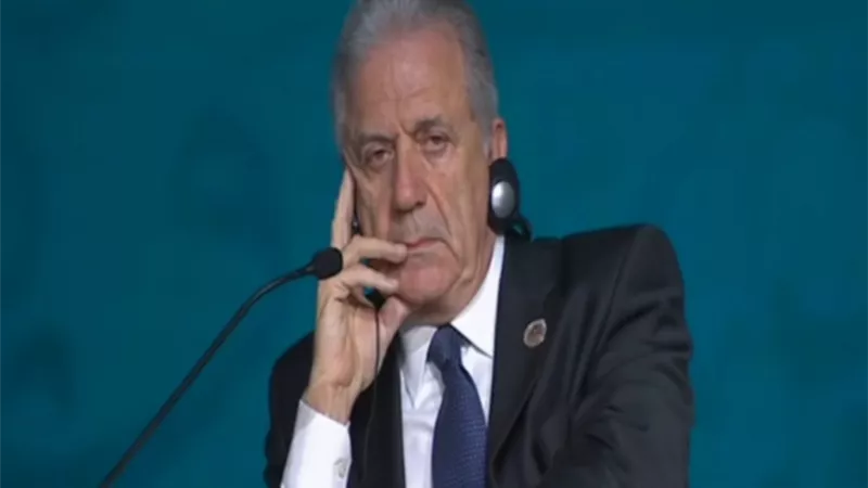 المفوض السابق للاتحاد الأوروبي أمام 