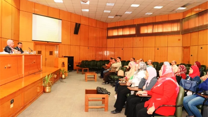 جامعة أسيوط تشهد انعقاد دورة تدريبية لتأهيل الأخصائيين لمواجهة التطرف بالصور