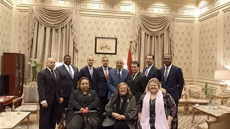 رئيس خارجية النواب يعدد لوفد أمريكى الجهود والإنجازات المصرية داخليا وخارجيا