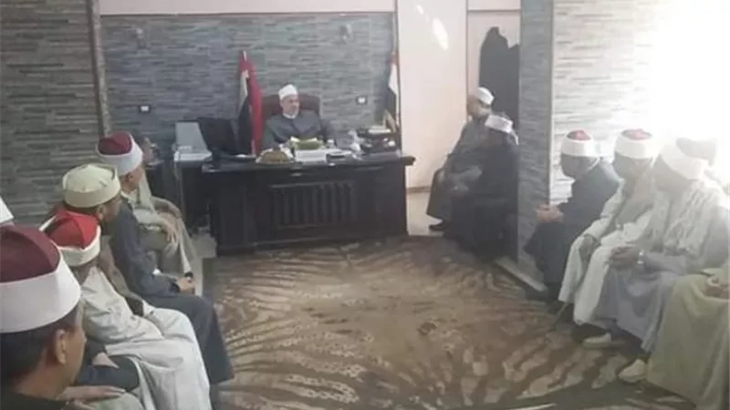 وكيل أوقاف أسيوط يجتمع بالمفتشين ويطالبهم بتكثيف المرور
