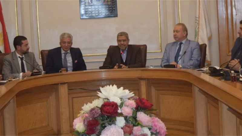 اتحاد الغرف التجارية يبحث مشاركة الشركات والمصانع في مبادرة الرئيس لخفض الأسعار