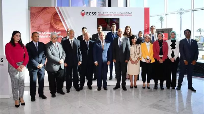 الرئيس يتفقد صالون المركز المصري للفكر والدراسات الاستراتيجية بشرم الشيخ