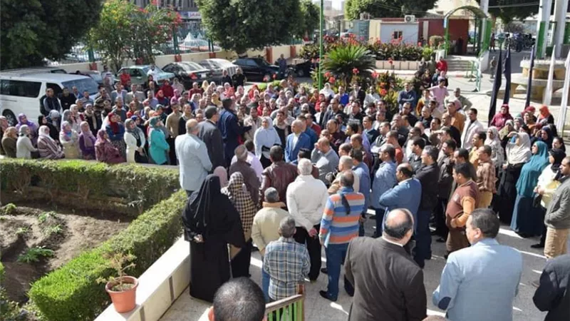 جامعة سوهاج تنفذ خطة الإخلاء التدريبية في حالات الطوارئ بمبنى الإدارة المركزية
