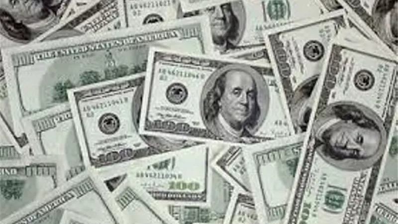 هدية النجمة لزوجها فى عيد ميلاده .. 500 الف دولار فى الثلاجة .. صور