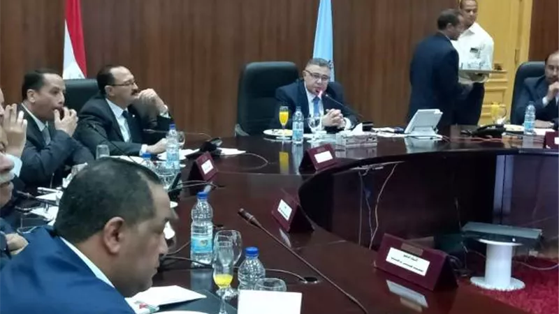 انتقاد حاد من لجنة النقل بالبرلمان لمسئول الطرق بالبحر الاحمر .. صور