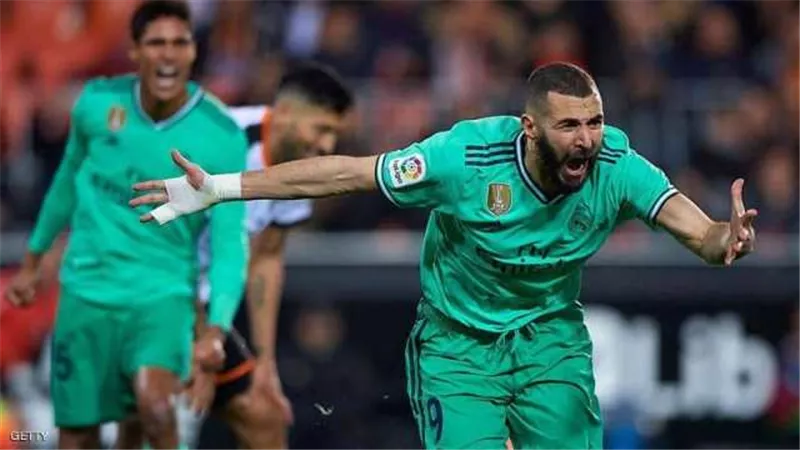 بنزيمة ينتزع التعادل لريال مدريد في بلنسية