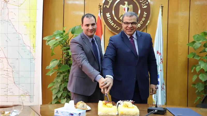 وزير القوي العاملة يكرم الملحق العمالي الجديد بالأردن