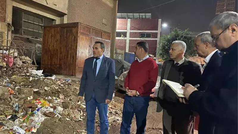 الهجان يفاحئ شوارع بنها ليلا ويوجه بحملة نظافة مكبرة بالقليوبية