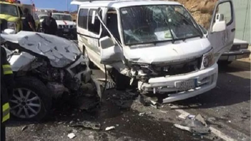 مصرع وإصابة ٤ فى تصادم سياره بعمود اناره فى بنى سويف