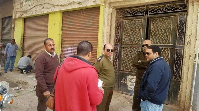 تنفيذ 8 قرارات غلق إداري لأنشطة بدون ترخيص وإخلاء إداري لعقارين بسوهاج..صور
