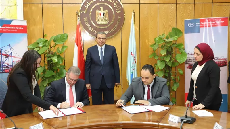 القوي العاملة: اتفاقية عمل جماعية تحفظ حقوق ومكتسبات 1235 عاملا بشركة قناة السويس