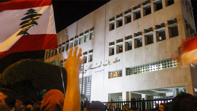 طرد السنيورة من حفل بالجامعة الأمريكية في بيروت