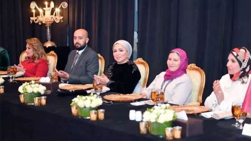 قرينة الرئيس على فيس بوك : تبادلت مع بعض من أبنائي الشباب الآراء والأفكار بمودة حول مؤسسة الزواج