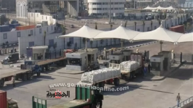 دخول وخروج الشاحنات