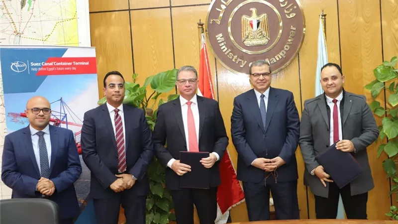 القوى العاملة: اتفاقية عمل جماعية تحفظ حقوق 1235 عاملاً بشركة قناة السويس للحاويات