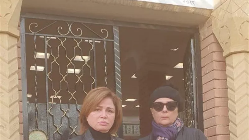 فى أربعين هيثم زكى .. إلهام شاهين تزور قبره
