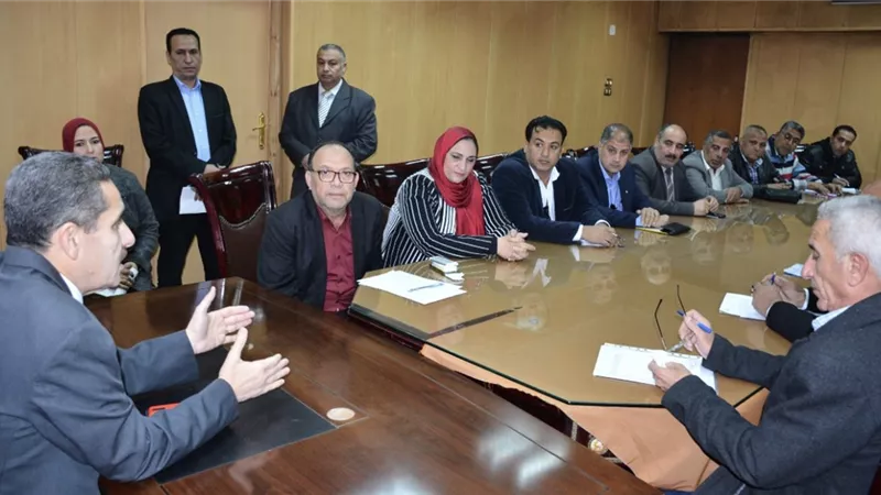 محافظ الغربية يجتمع برؤساء الوحدات المحلية بمركز المحلة لتحديد أليات العمل فى المرحلة القادمة