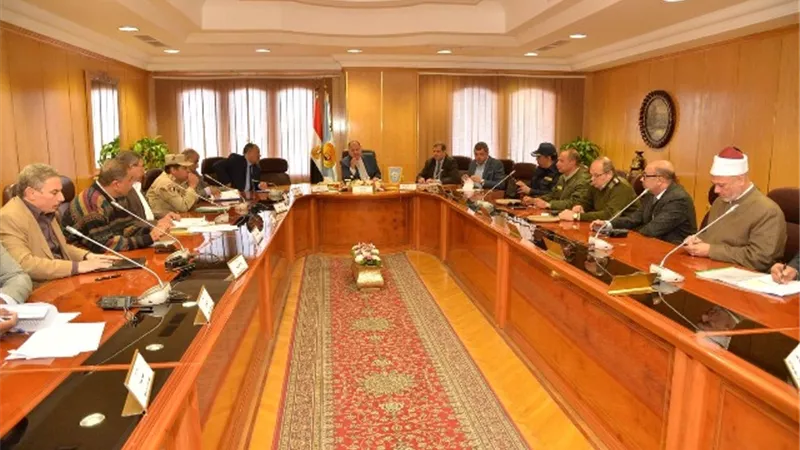 محافظ أسيوط: بدء خطة لتطوير الجهاز الإداري للمحافظة وتفعيل مبدأ الثواب والعقاب