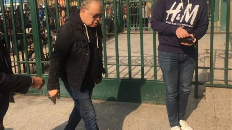بالصور : نجوم الفن فى جنازة المخرج الراحل ياسر زايد