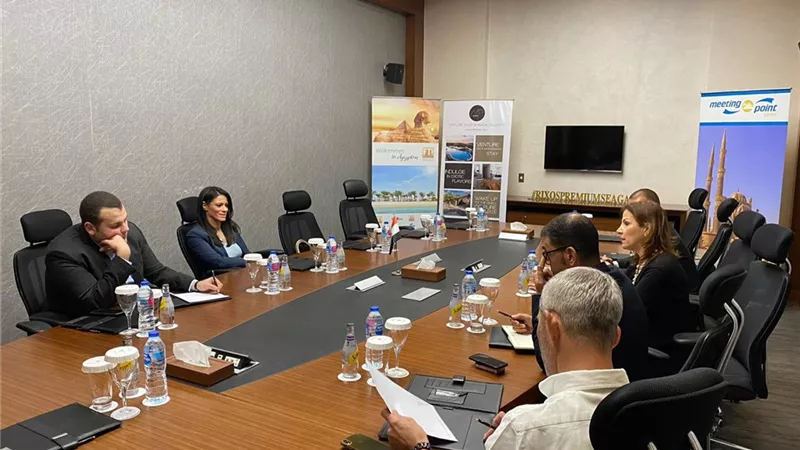 وزيرة السياحة تلتقي مسئولي منظم الرحلات الالماني FTI