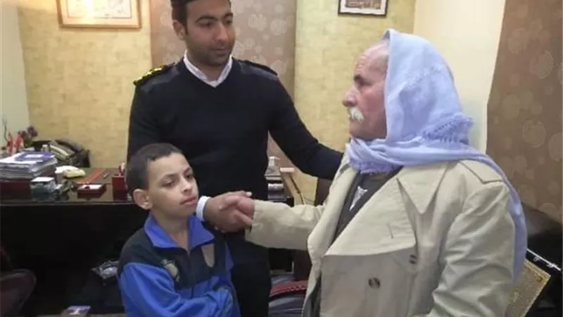 أمن القاهرة يعيد طفل صغير لوالده بمنطقة قصر النيل