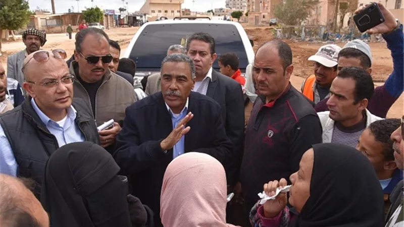 شعيب يحل مشاكل سكان حي الزهور وحي الشروق علي ارض الواقع