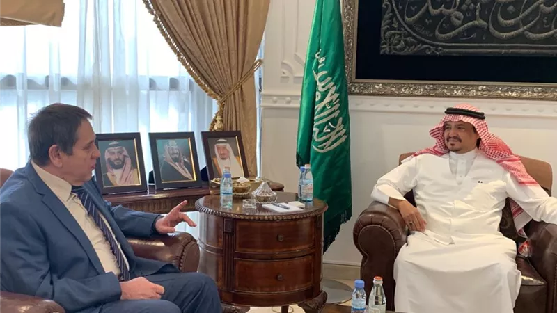 وزير الحج والعمرة يستقبل سفير روسيا لدى المملكة