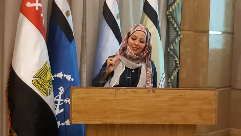 آية عاكف : 