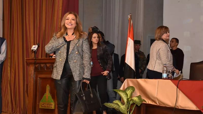 ليلى علوي لطلاب عين شمس: الفن أداه لتهذيب المجتمع