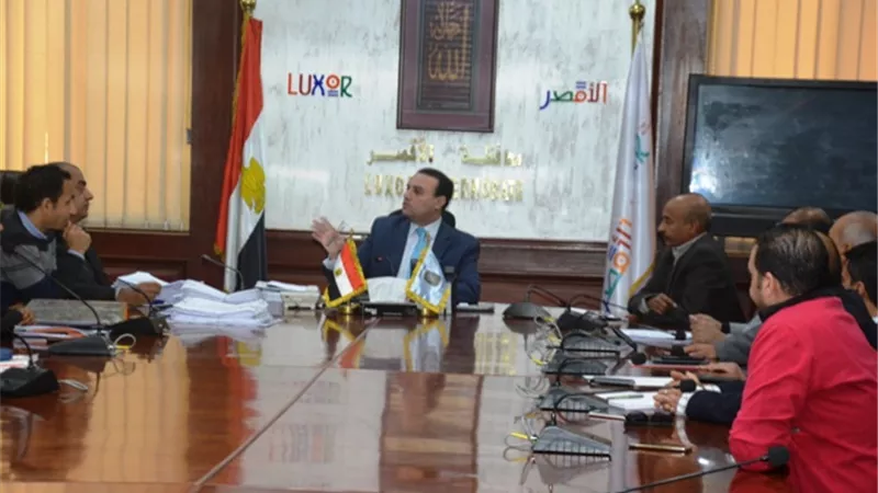نائب محافظ الأقصر فى إجتماع المخططات العمرانية.. بالصور