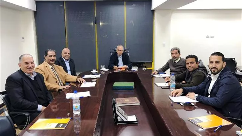 عثمان يحفز اللاعبين ويصرف المكافآت ويشيد بالجهاز الفنى قبل لقاء الاهلى