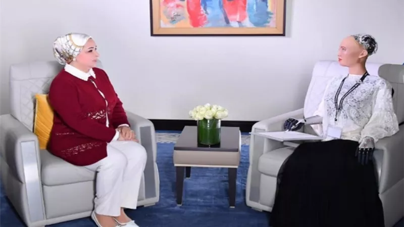 قرينة الرئيس عن مقابلتها للروبوت صوفيا : نقطة تحول في العلاقة بين الروبوت والانسان وبداية حقيقية لعصر جديد للانسانية
