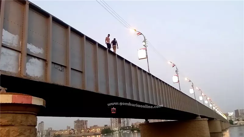 طالبة الثانوى القت بنفسها فى النيل من اعلى كوبرى اخميم خوفاً من والدها لتغيبها من المدرسة