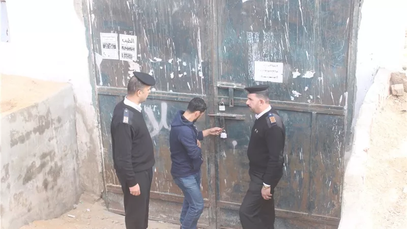 تنفيذ 15 قرار غلق وتشميع للوحدات السكنية المخالفة بمدينتي الشروق والسادات