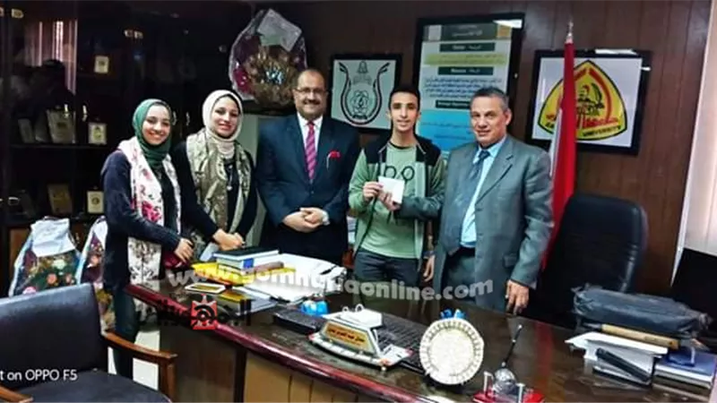 علوم الزقازيق تكرم الطلاب الفائزين بالمركز الأول والثاني في مسابقة دوري المعلومات