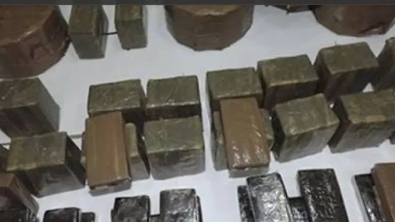 سقوط 3 عاطلين بحوزتهم 25 طربة حشيش في البحيرة