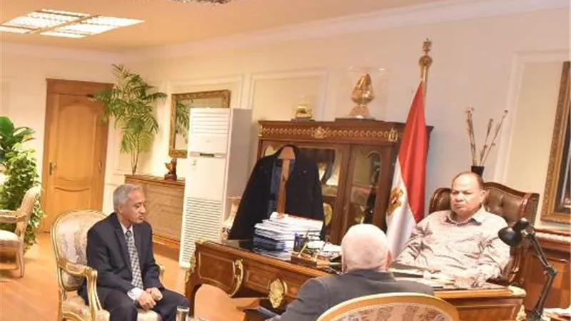 محافظ أسيوط يعلن بدء تنفيذ خطة تطوير المحاجر لتنمية الموارد الذاتية ومنع التعدي عليها حفاظًا على حقوق الأجيال القادمة